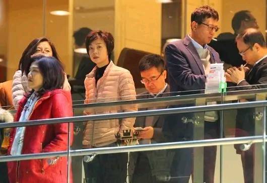 张怡宁罕见与丈夫同框,面无表情全程无交流,59岁徐威发福明显