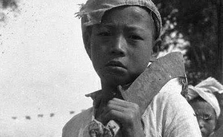 抗日小少年被日军俘虏被问想怎么死少年回5字令在场战士落泪