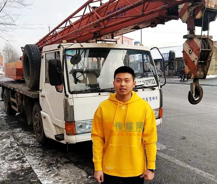 抚顺"吊车侠"兰郡泽荣获辽宁省见义勇为英雄称号_腾讯新闻