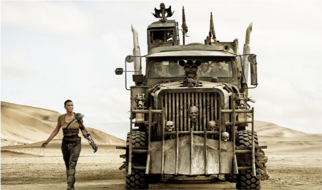 疯狂的麦克斯当中的经典废土载具战争卡车