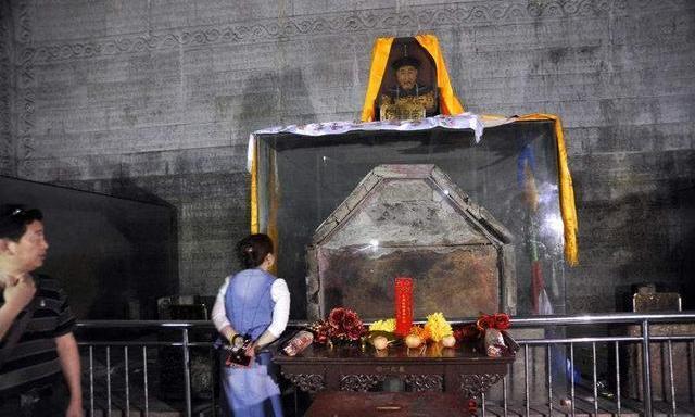 乾隆和康熙的地宫明明都被盗了,为什么只有乾隆地宫对外开放?