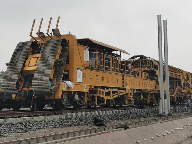 川南城际铁路自贡至泸州区间完成铺轨