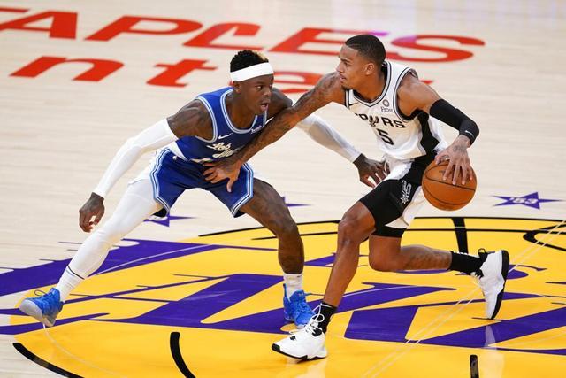 马刺双枪三分雨力挫湖人盖伊与戴维斯大战一触即发