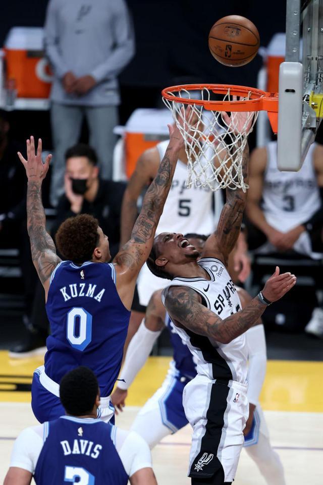 马刺双枪三分雨力挫湖人盖伊与戴维斯大战一触即发