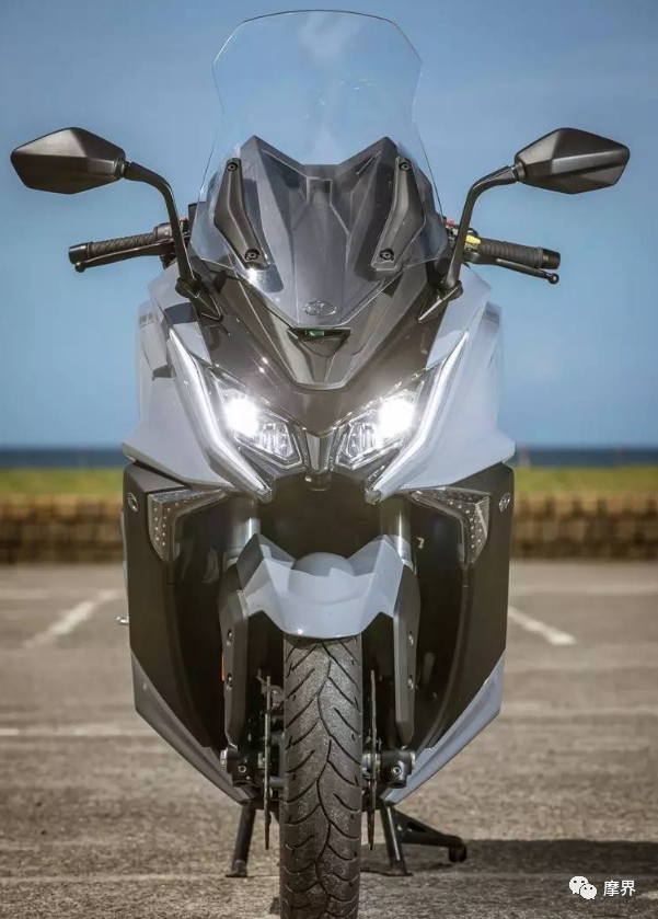 88800元的光阳旗舰踏板ak500