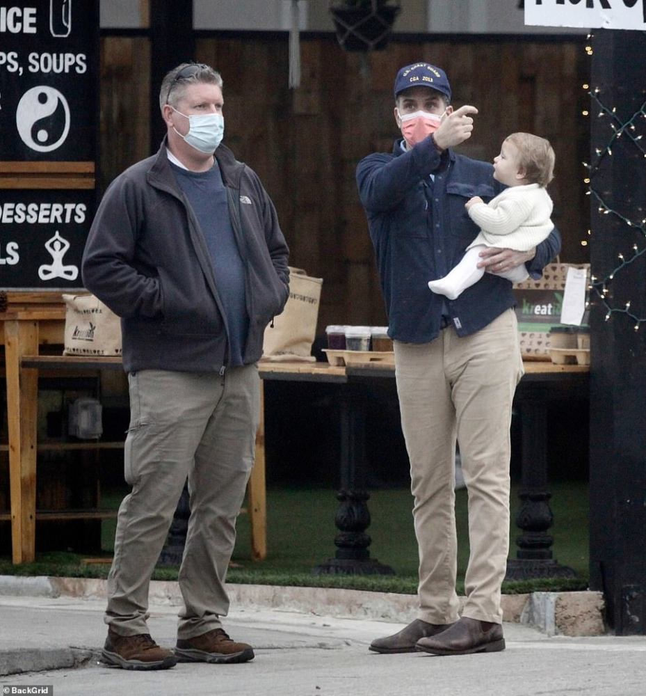 拜登50岁次子久违露面特工相随当选总统9个月孙子肉嘟嘟太萌