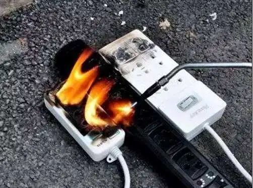 电线起火现场如"枪战大片",防火工作一刻也不能松懈