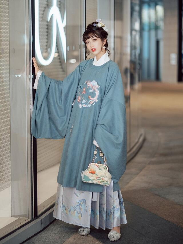 汉服混搭褒贬不一,你的意见是什么?_腾讯新闻