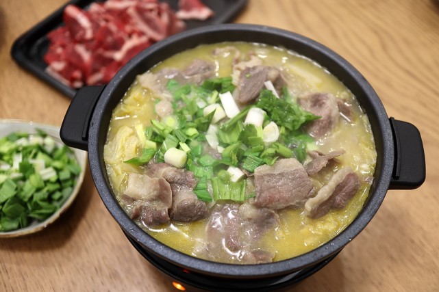 我家冬天最爱的金汤肥牛白菜,咕嘟咕嘟端上桌,一锅吃光暖乎乎