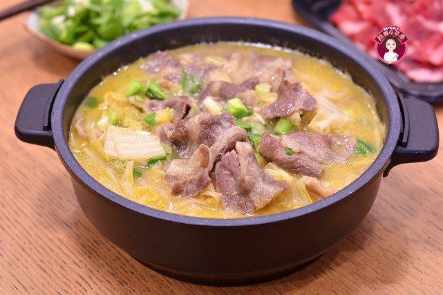 我家冬天最爱的金汤肥牛白菜,咕嘟咕嘟端上桌,一锅吃光暖乎乎