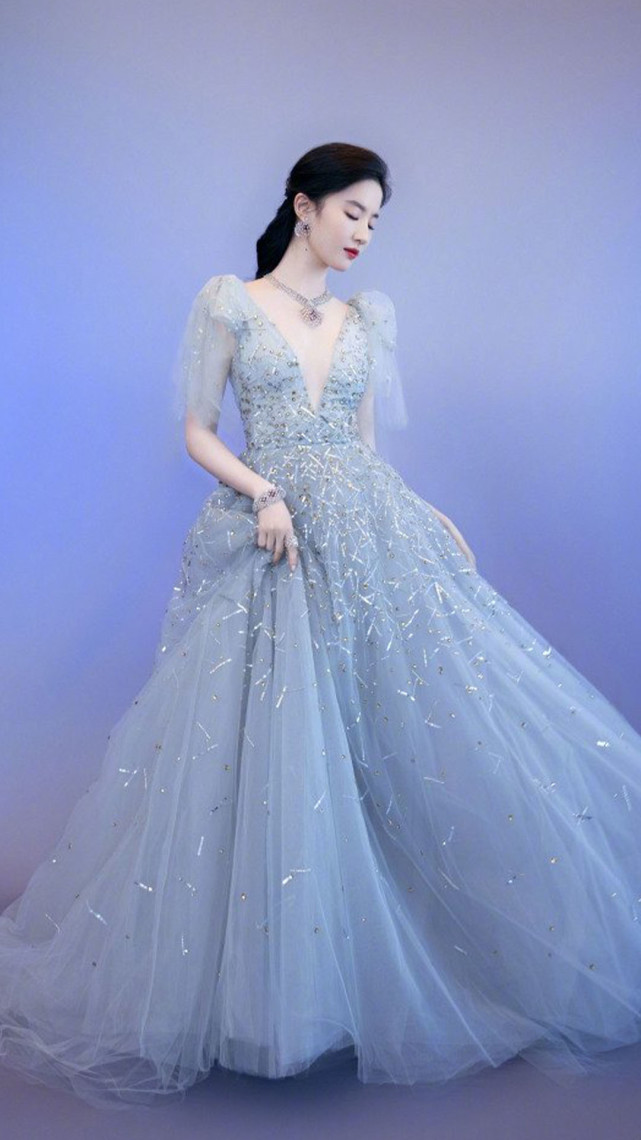 刘亦菲,蓝纱裙,锁骨魅力尽显