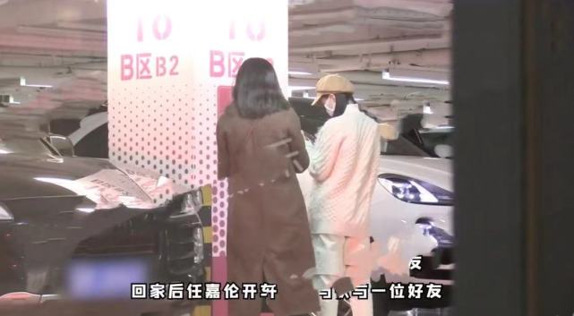 任嘉伦带老婆去商场购物聂欢一身白衣脸超小夫妻俩感情很甜蜜