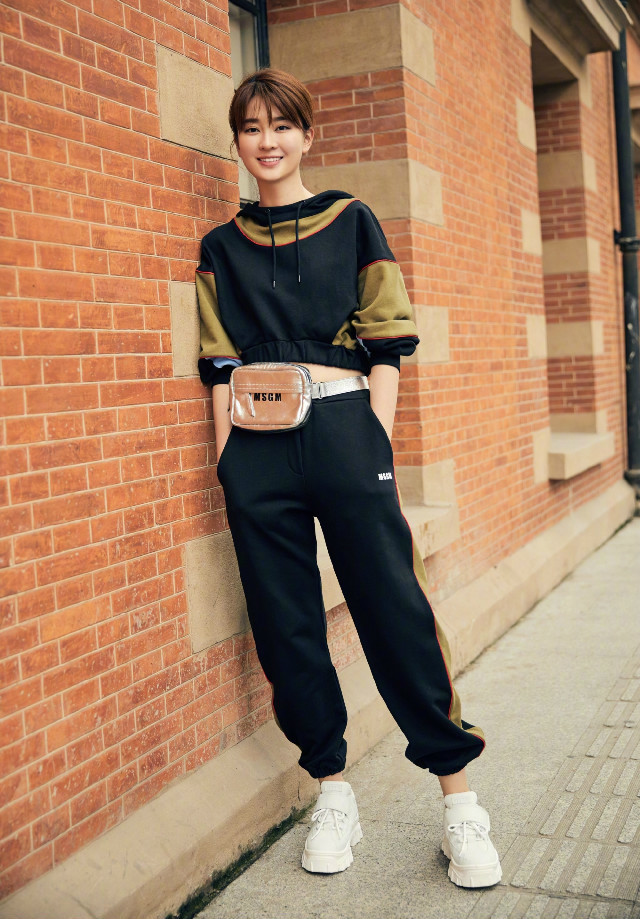 今年大火的腰包有多好背瞧明星这样来凹造型时髦又上档次