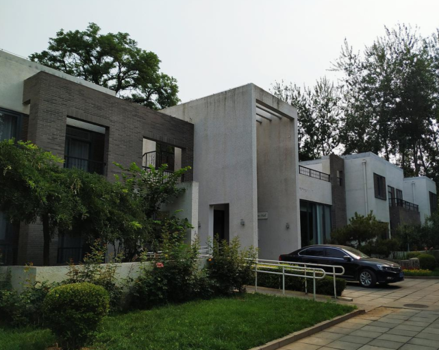 杨振宁90岁大寿,清华送礼遭嫌弃,不懂"人情世故"的最高学府