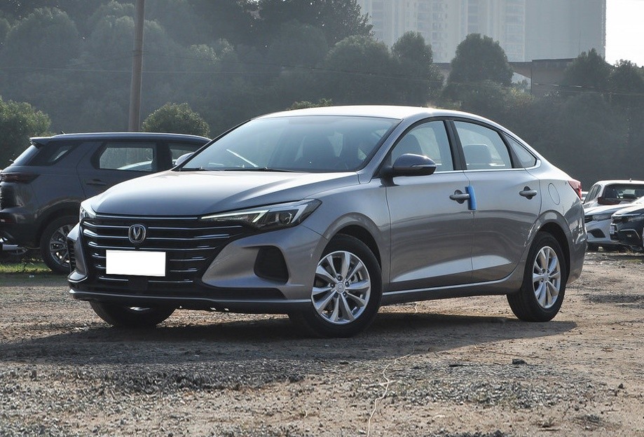 新款长安逸动plus实车上市,落地7万,蓝鲸1.4t cvt,炫酷时尚