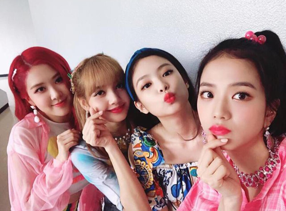 粉墨组合旧照引热议朴彩英金智妮越来越美金智秀和lisa的变化好大