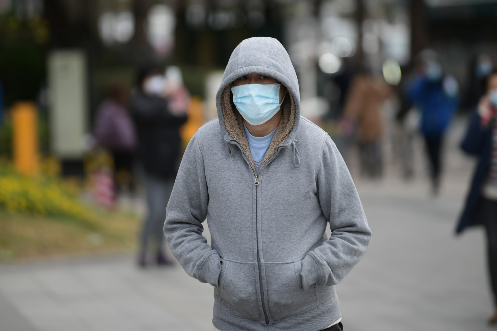 街头即景广州气温比昨日略有上升明晚又有冷空气补充