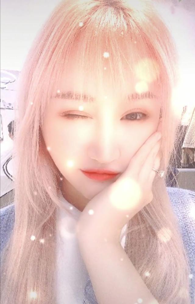 梦嫂发美照给梦泪梦泪看后捂着鼻血偷偷给粉丝看兄弟有福同享