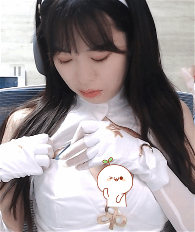 这位女主播的颜值很高,其他方面也不错,只是年龄比canna要大上6岁.