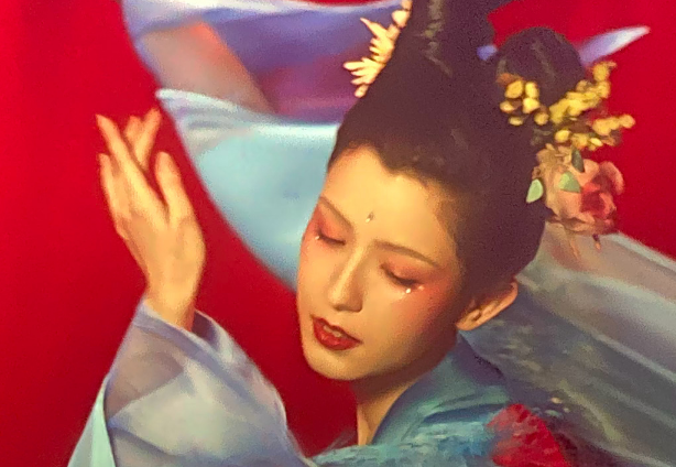 《赤狐书生》女主裙子是p的,看拍摄现场穿啥?太佩服陈立农定力