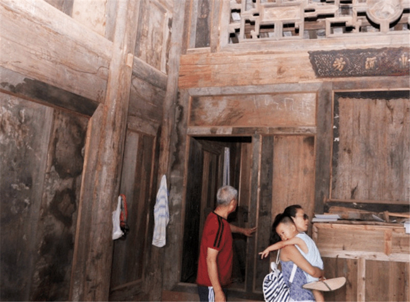 那间估价8亿的"金丝楠木屋",没有捐赠国家,老人卖了多少钱?_腾讯新闻