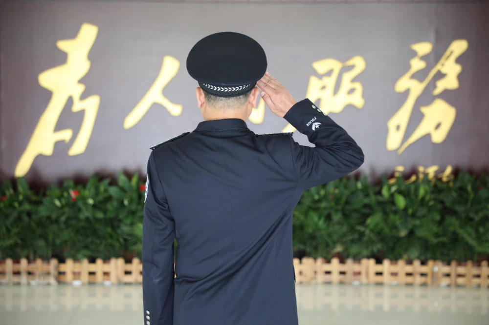 无悔从警路致敬警察节缉毒警察刘伟刀尖上行走的拼命三郎