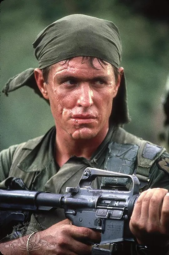 一位是忧郁脸:伊利亚斯中尉