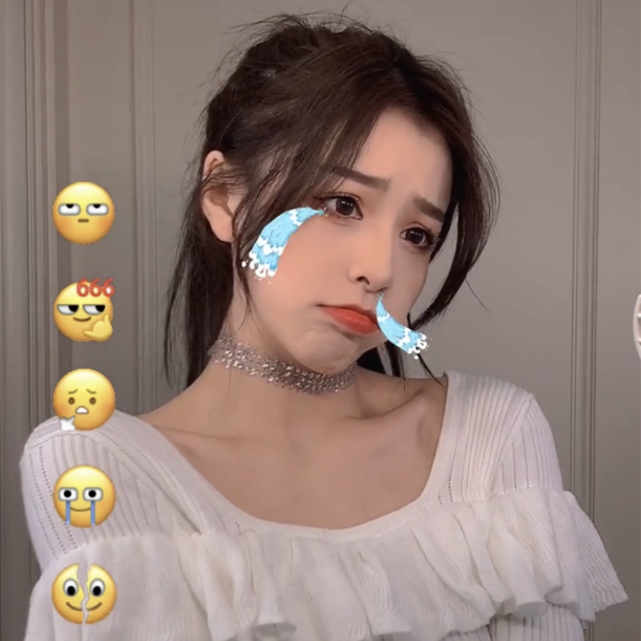 刘思瑶又蹭上白月光热度,变装瞬间再次把门p歪,看到其大方承认,网友笑