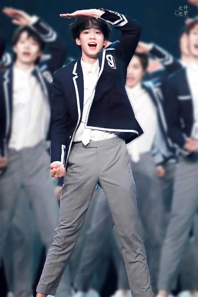 红熠文化唯爱捧 皇族 放弃何东东魏子越 转身努力营销余景天 何东东 余景天 红熠 魏子越 左林杰