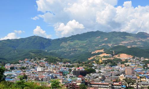 佤邦相對發達的原因緬甸北部地區由於受到自然條件的影響,政府無法