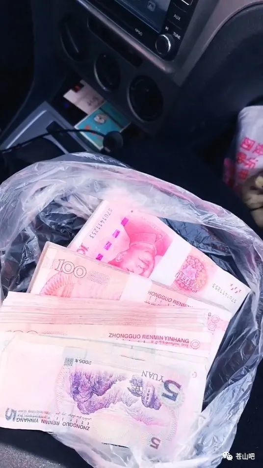 今年因为情况特殊,很多人没法出远门,但这也难不倒聪明的苍山人民,有