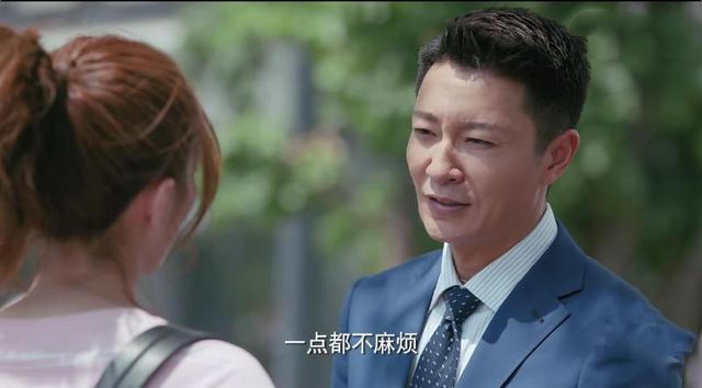 演员李宗翰罕露面，脸部肌肉僵硬不自然，47岁仍未婚自认亏欠父亲_腾讯新闻