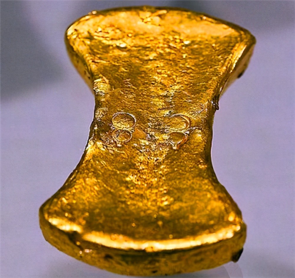 山西少年土坡挖出70斤黄金,本想一夜暴富,去金店出手被当场拆穿