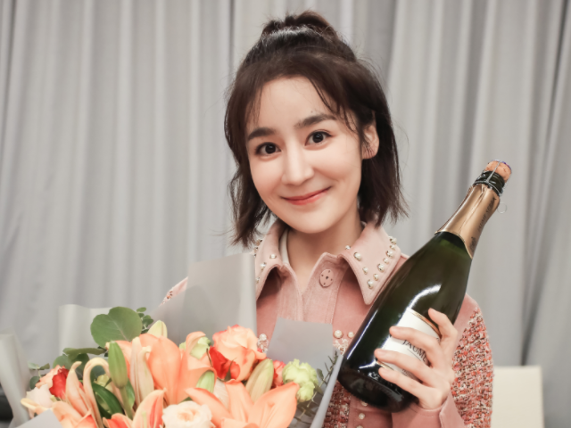 主的好朋友,帮助两人走到了一起,另外女二号就是刘美含了,还有陈墨涵