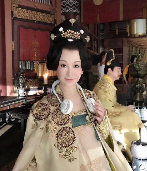 大唐女儿行潘迎紫71岁出演万贵妃风情万种被于正追着捧