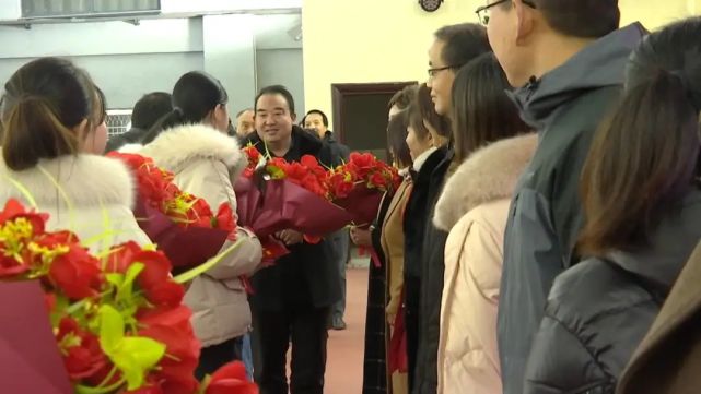 安义二中举行首届名师颁奖典礼表彰一线教学能手