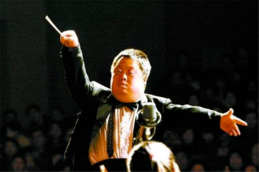 还记得舟舟吗那个智力有缺陷的天才指挥家现在变怎样了