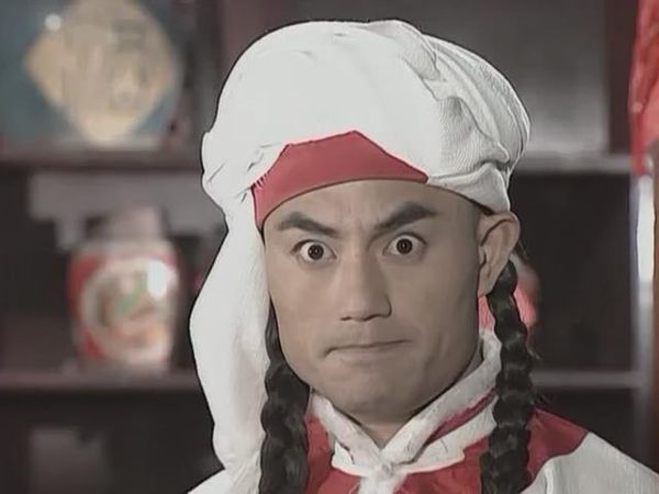 蒙丹是一个散发浓郁荷尔蒙的男性,他俊美绝伦,脸如雕刻般,五官分明