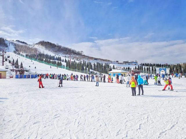 大連滑雪場上排長隊也是一道亮麗的風景!