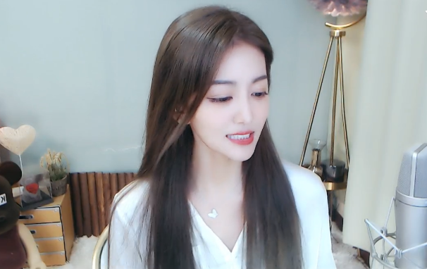 担心会"见光死",微凉缺席yy年度晚会,放弃和徐良同台演出机会