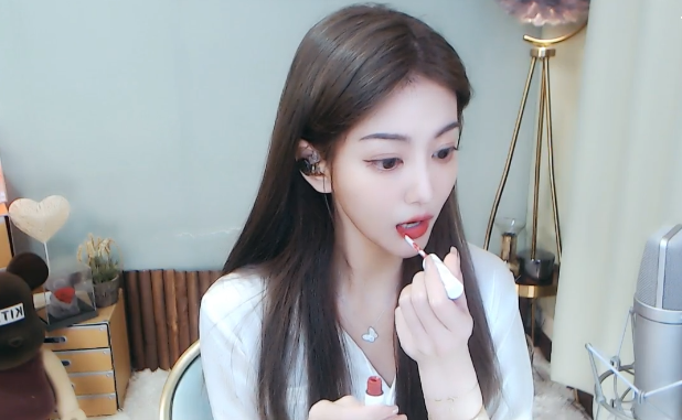 担心会见光死微凉缺席yy年度晚会放弃和徐良同台演出机会