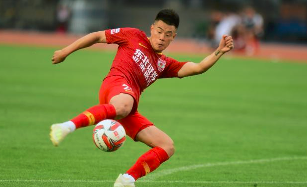 恭喜中超升班马迎来一位国脚级球员他曾是前国足主帅里皮的爱将