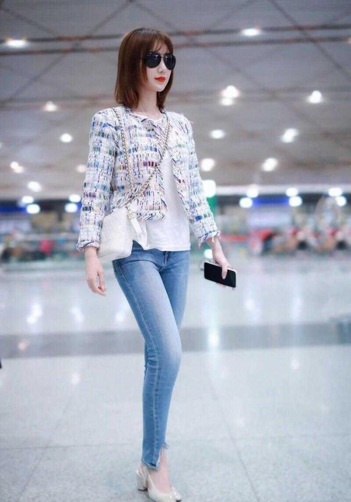 毛晓彤长不老吗穿小香风外套配牛仔裤好显贵32岁却像18岁