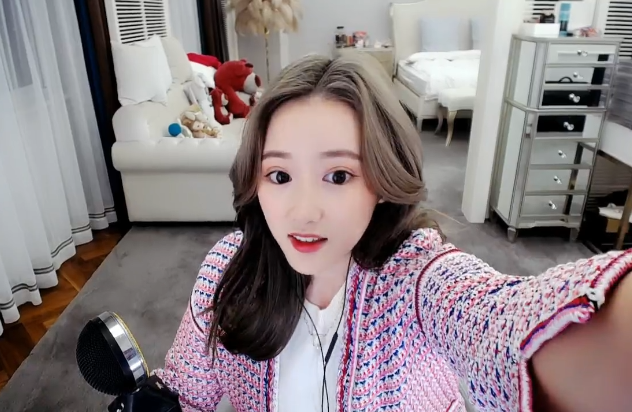 囧囧丸专属礼物上线,大哥年度豪刷千万,换辆虚拟"劳