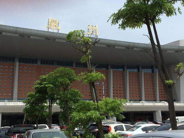 泉州站是中国铁路南昌局集团有限公司漳州车务段管辖的客运一等站,是