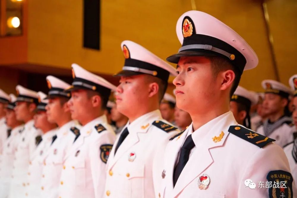 这些海军兵哥哥晋升授予军衔啦