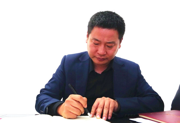 湘潭县扶贫人员李应存为民奔波忙小事见真情图