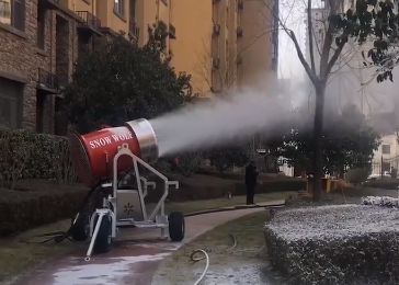 山西一小区厉害了专门买造雪机为业主人工降雪
