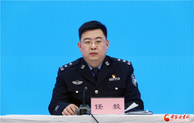 案管处副处长任毅答记者问"忘带钥匙无法进门,忘交电费家里停电,想吃