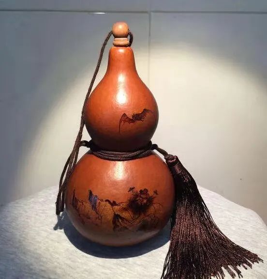 苏东坡的《前赤壁赋》中就有:"驾一叶之扁舟,举匏樽以相属.